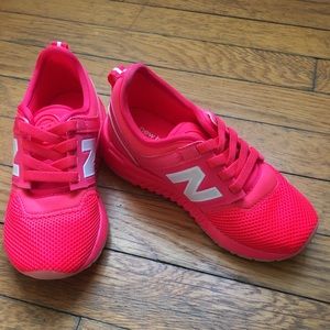 Girls NWOT new balance sneakers